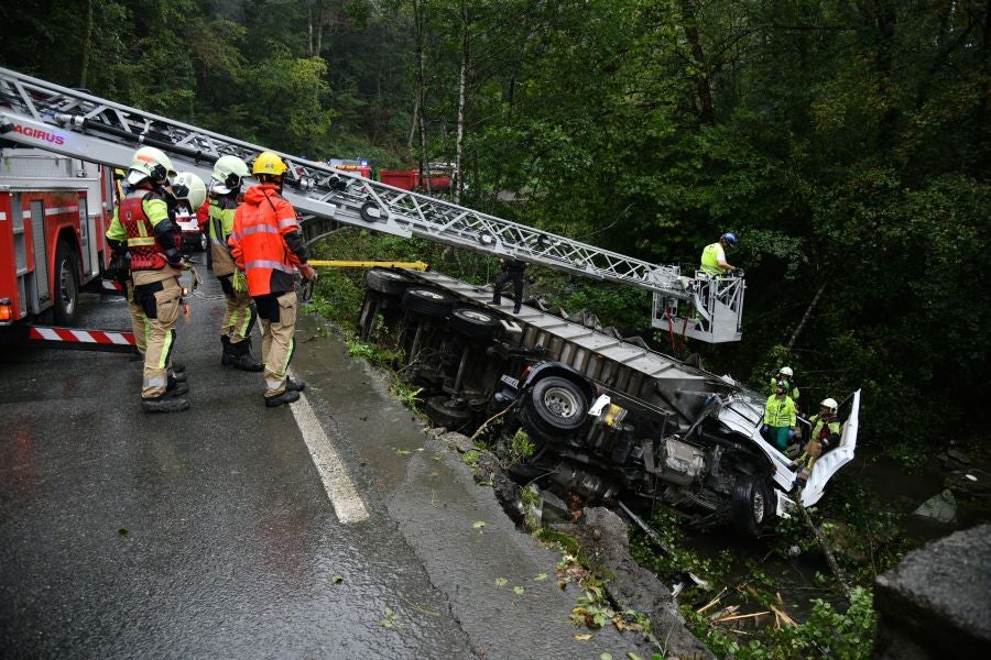 Rescate de un camionero en Urretxu