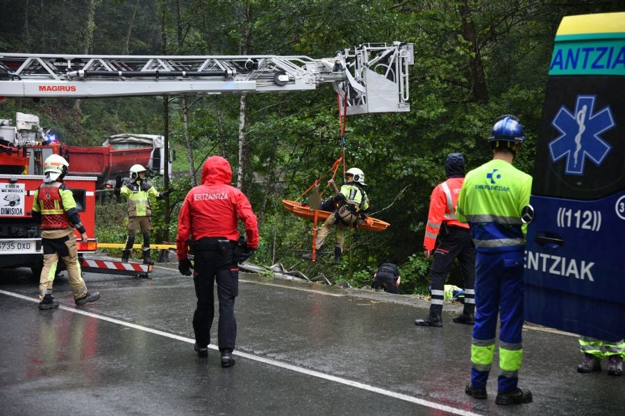 Rescate de un camionero en Urretxu