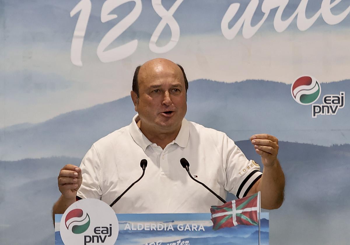 Andoni Ortuzar en el inicio del curso político de en Zarautz