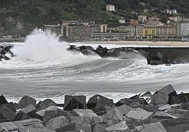 Olas este jueves en San Sebastián.