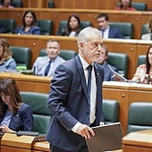 Urkullu exige a Educación que «aclare» las adjudicaciones a una empresa que administra uno de sus asesores