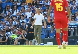 Imanol dando instrucciones a sus jugadores este domingo en el Reale Arena.