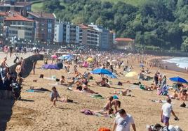 Una vista de la playa de Zarautz este domingo.