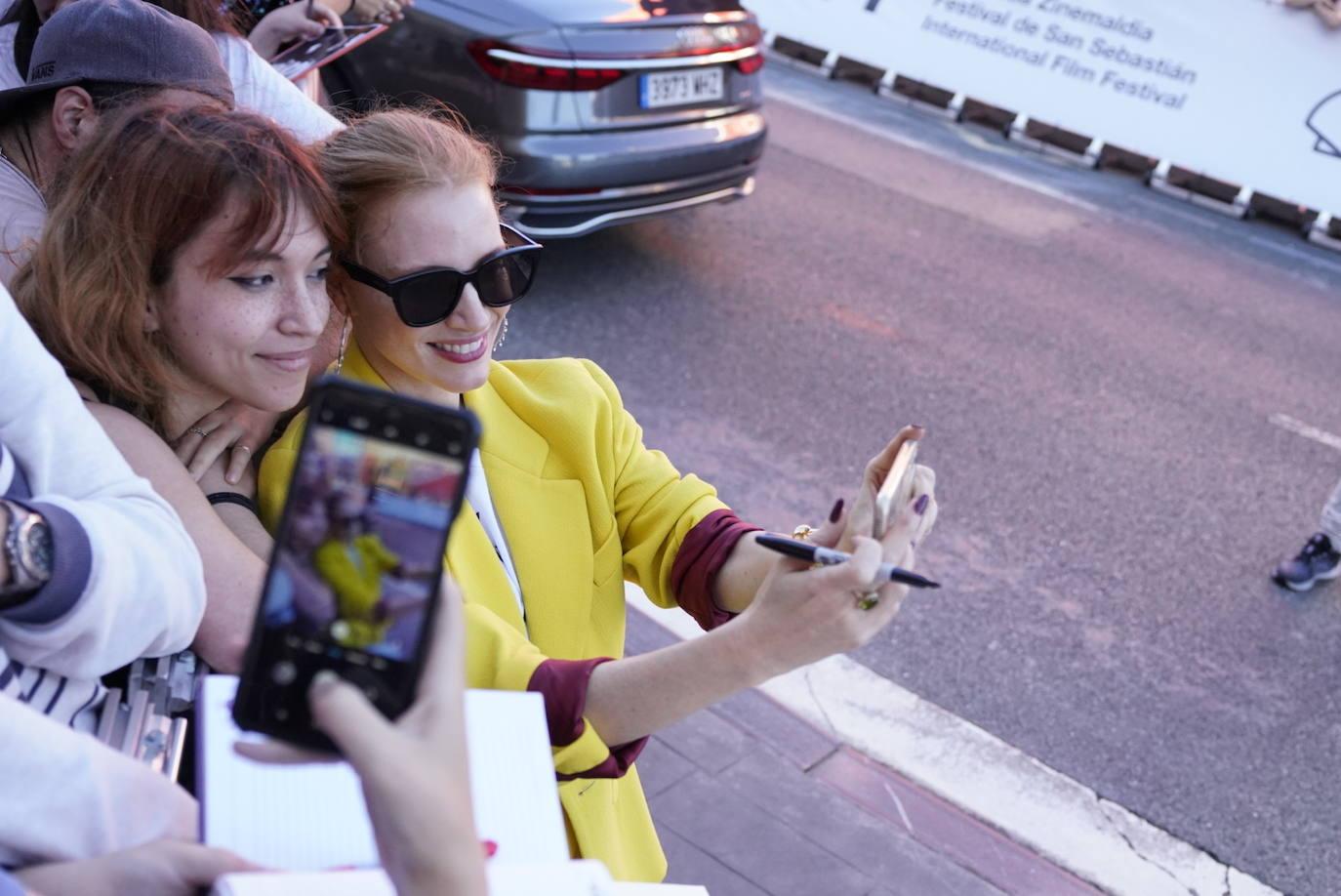 Jessica Chastain ilumina Donostia con su glamour reivindicativo