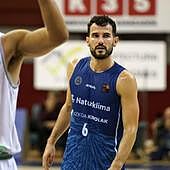 Zubizarreta estará cinco meses de baja y el club ya busca un base para suplirle