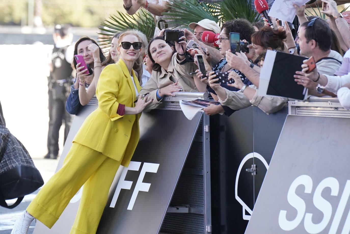 Jessica Chastain ilumina Donostia con su glamour reivindicativo