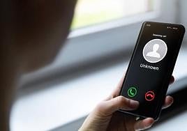 Llamada anónima que recibe una persona en su teléfono.