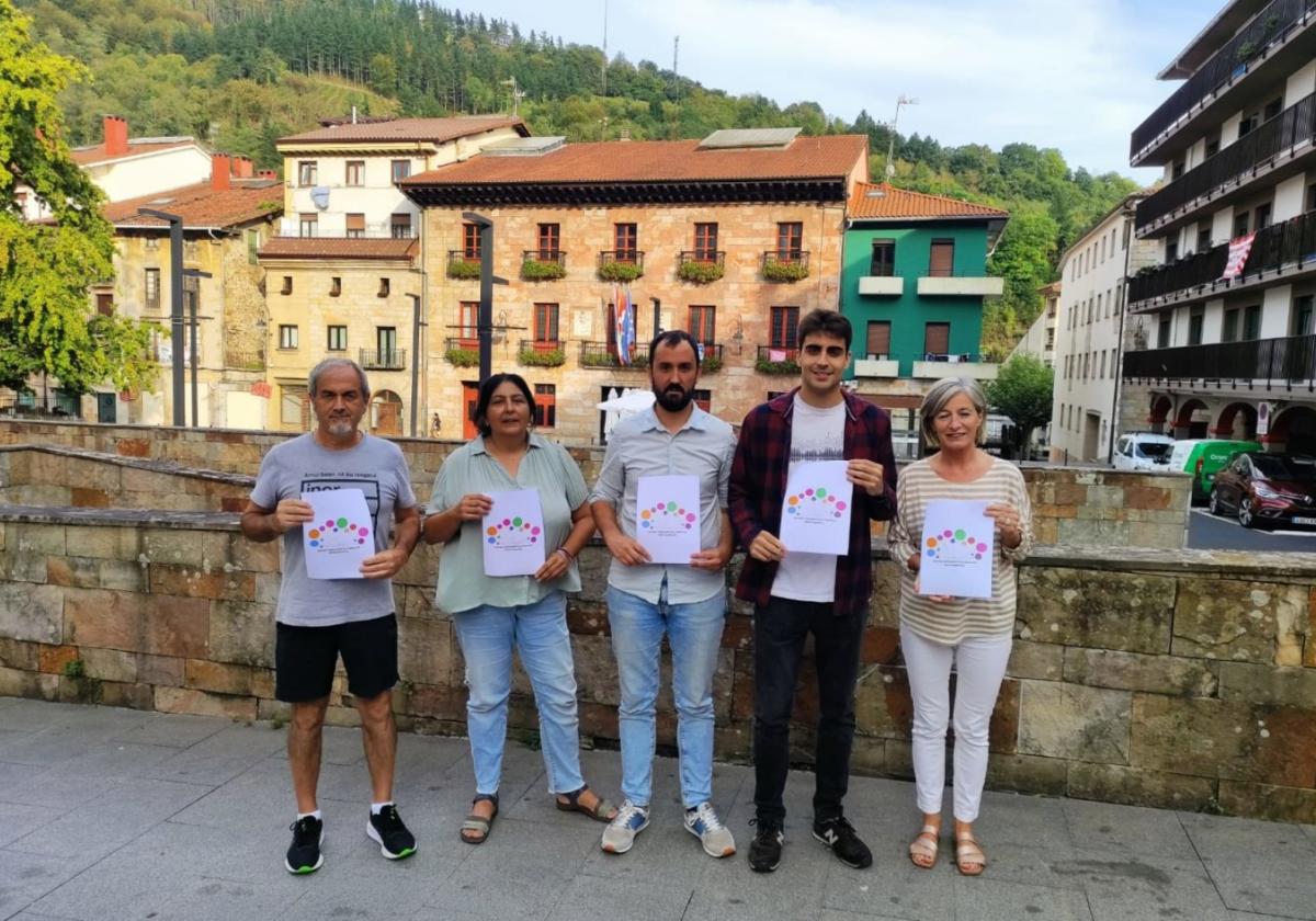 Componentes del grupo municipal de EH Bildu en la presentación de sus propuestas a las Ordenanzas Fiscales.