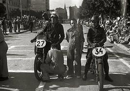 Carrera de motos en el circuito de Amara.
