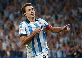 Mikel Oyarzabal celebra el tercer gol de la Real Sociedad.