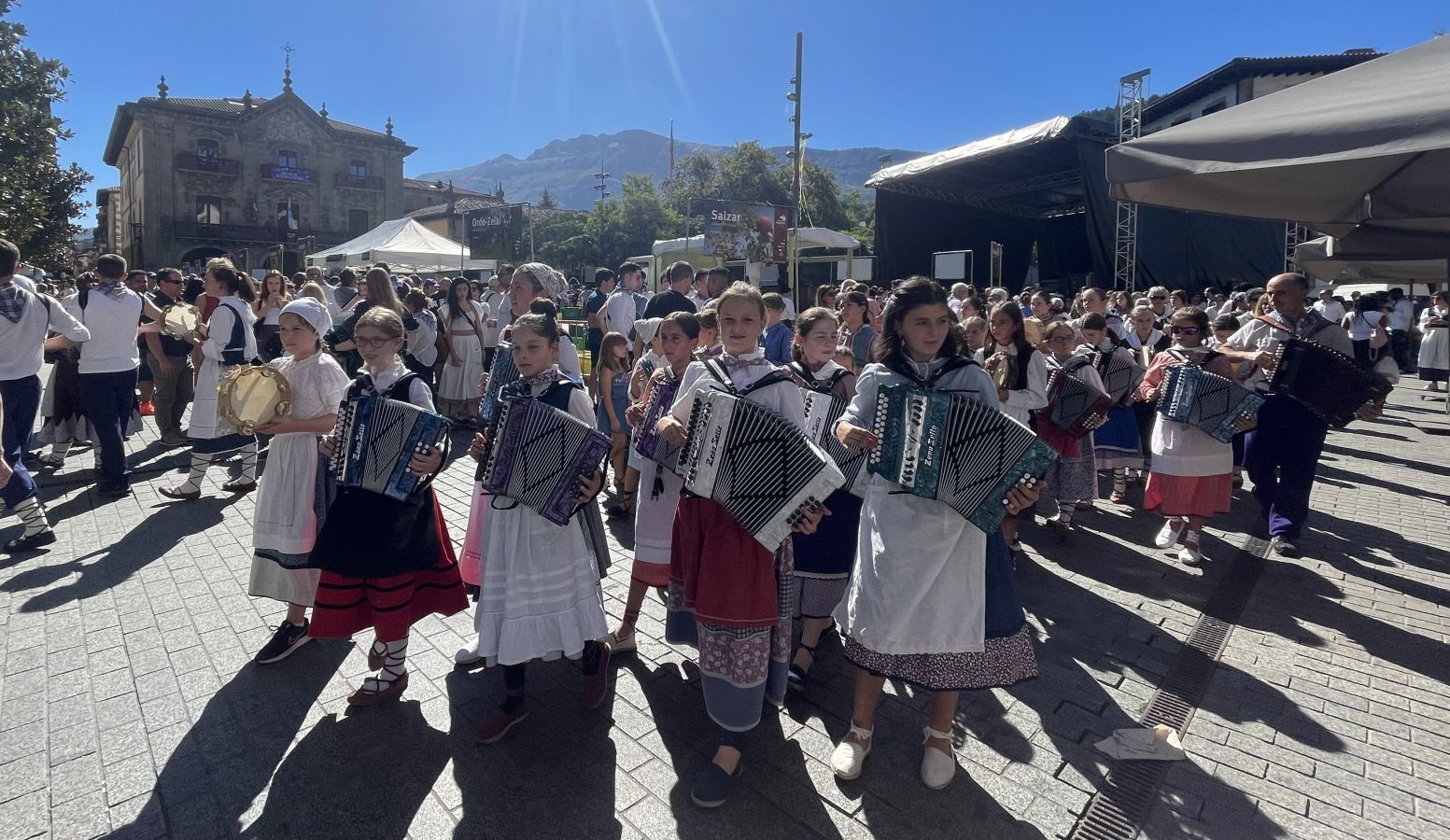 Las cuadrillas y familias viven un animado Herri Eguna