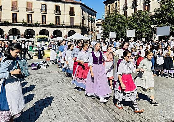 Las cuadrillas y familias viven un animado Herri Eguna
