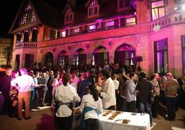 Más de mil invitados acudieron a la fiesta de clausura en Miramar en una cálida noche.