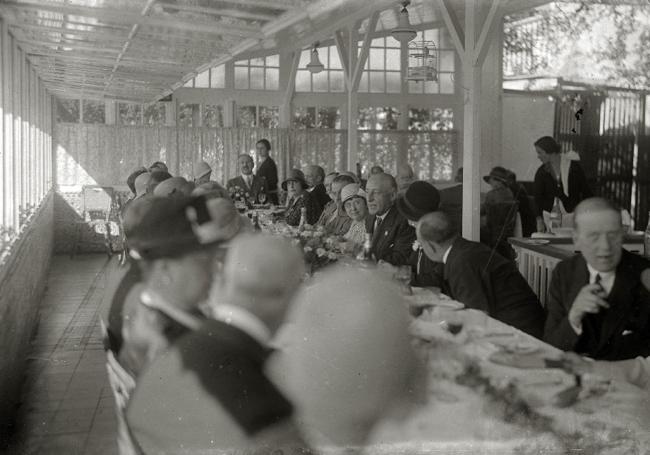 Primo de Rivera en el banquete del restaurante pasaitarra Cámara, verano de 1928.