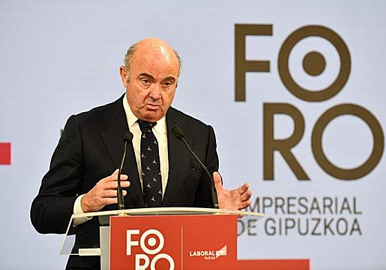 Luis de Guindos, respondiendo una de las preguntas en el Foro Empresarial de Gipuzkoa.