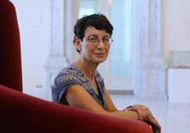 Özlem Türeci posa para la entrevista en el teatro Victoria Eugenia de Donostia