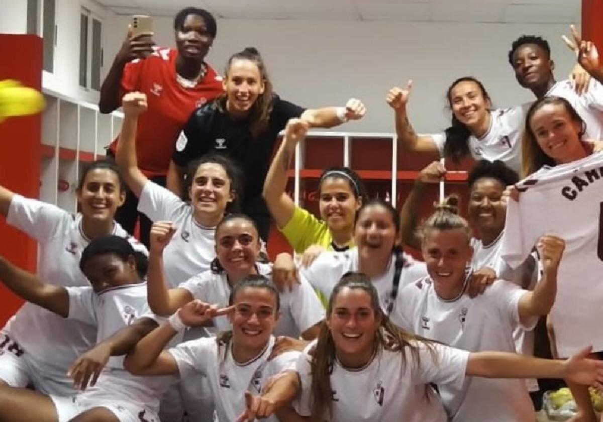 Las jugadoras armeras desbordaban alegría tras ganar en Los Cármenes, lograron sus tres primeros puntos de la Liga F.