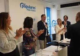 Carlos Iturgaiz ha recibido la ovación de sus compañeros en su despedida como presidente del PP vasco.