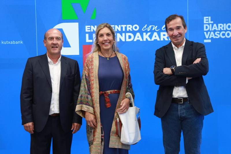 Juanma Taracena (director general de Giroa/Veolia), Silvia Garicano (gerente de Sete) y Ander Tuduri (director de Sostenibilidad de Distribución Activa Multisectorial).
