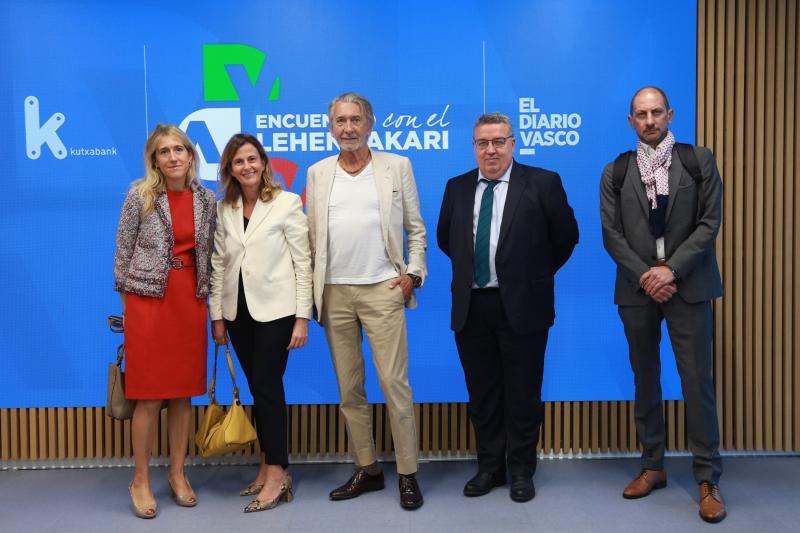 Natalia Artajo (Norgestión), Elen Orcolaga (Eurogap), Jesús Gómez Montoya (clínica Asunción), Aitor Aranburu (Kutxabank) y Julen Maiz (Federación Mercantil de Gipuzkoa).