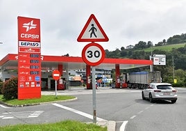 Gasolinera en la A-8 en Itziar.