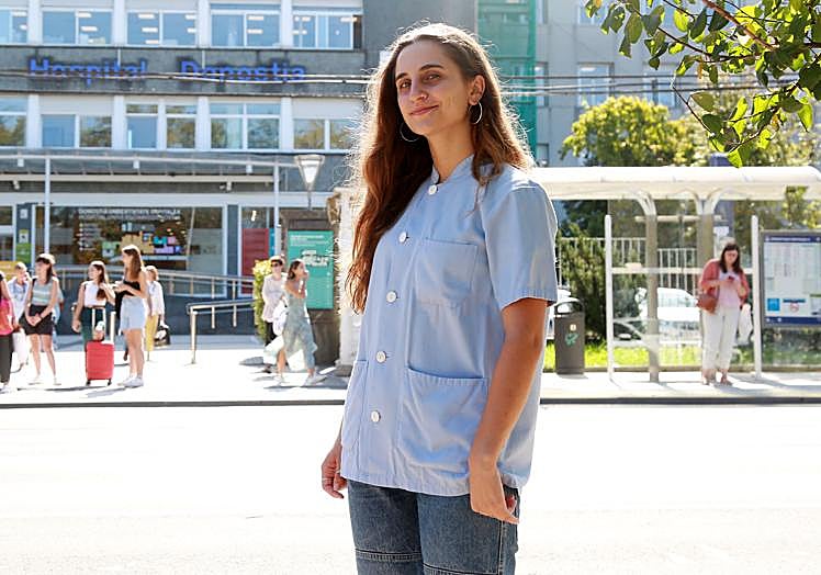 La enfermera donostiarra Nahia Lertxundi, en el Hospital Donostia.