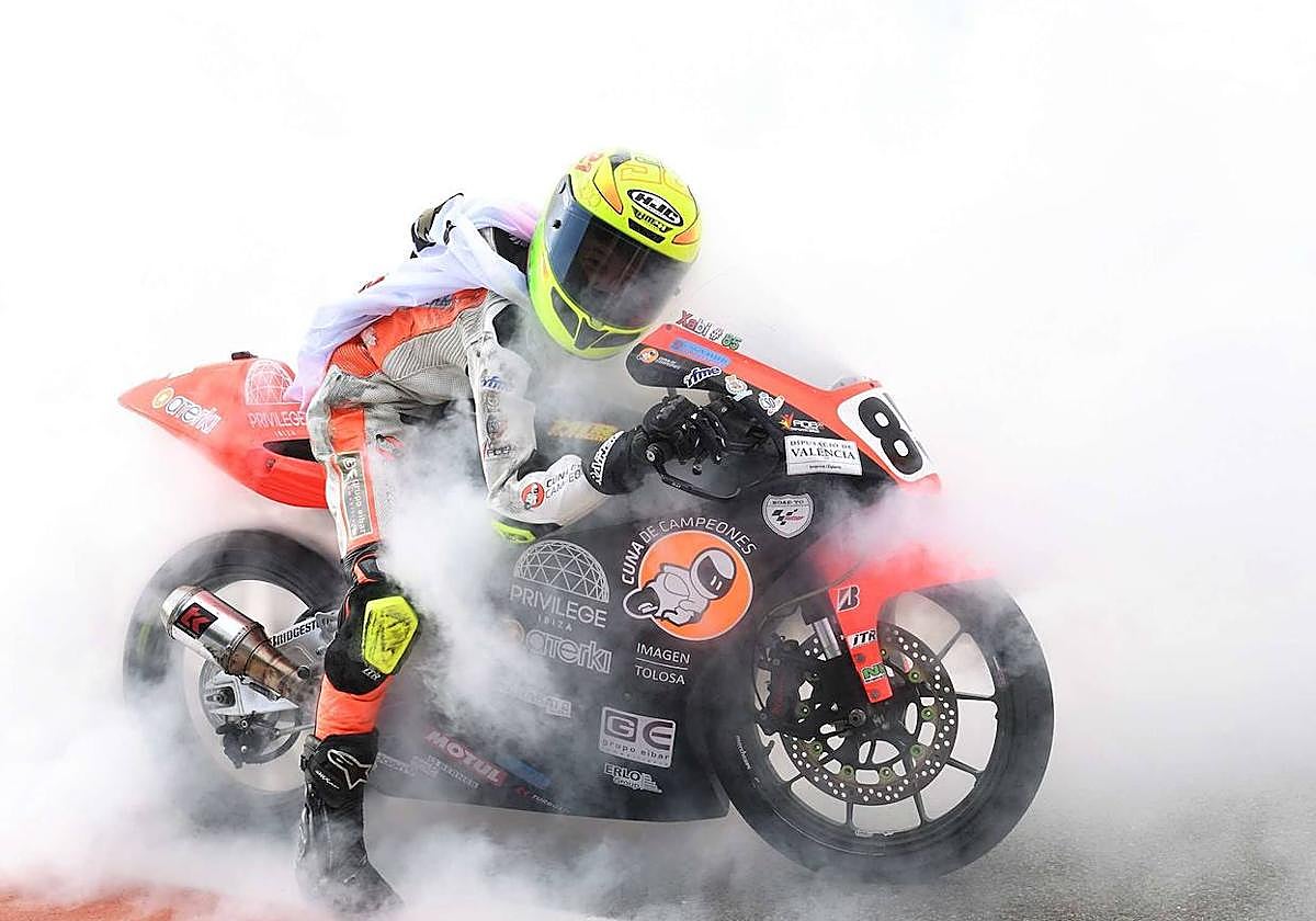 Xabi Zurutuza quema rueda.