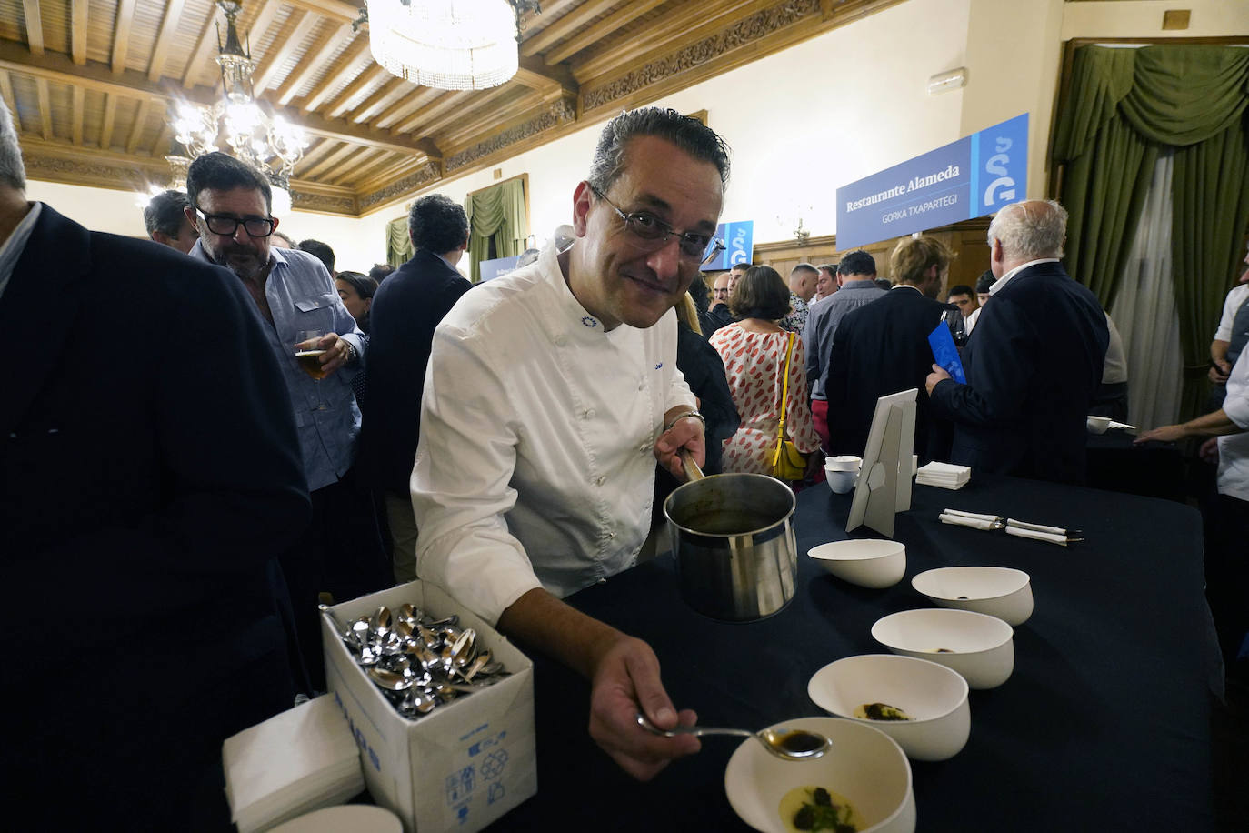 Homenaje a la familia Arbelaitz en el banquete de Miramar