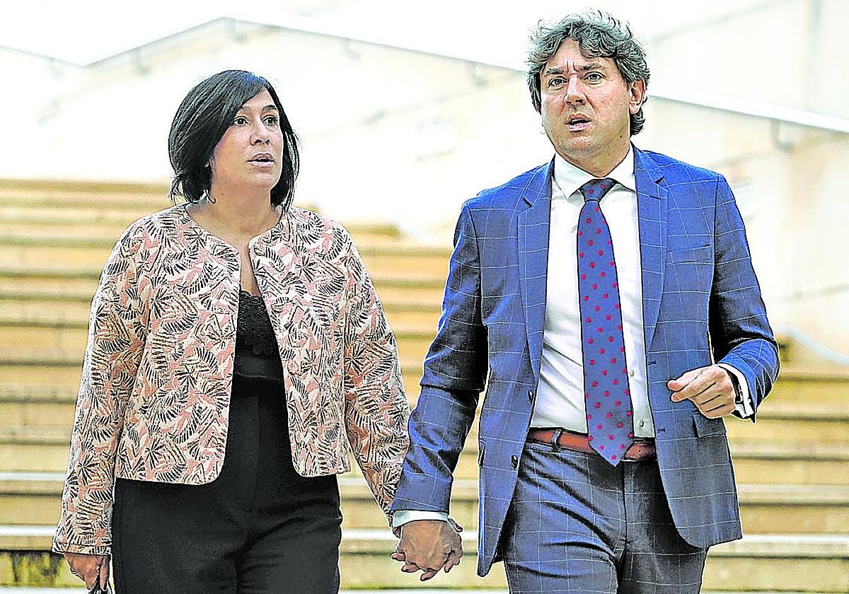 Andueza, en el aniversario de Confebask celebrado este lunes en Bilbao, acompañado de su pareja.