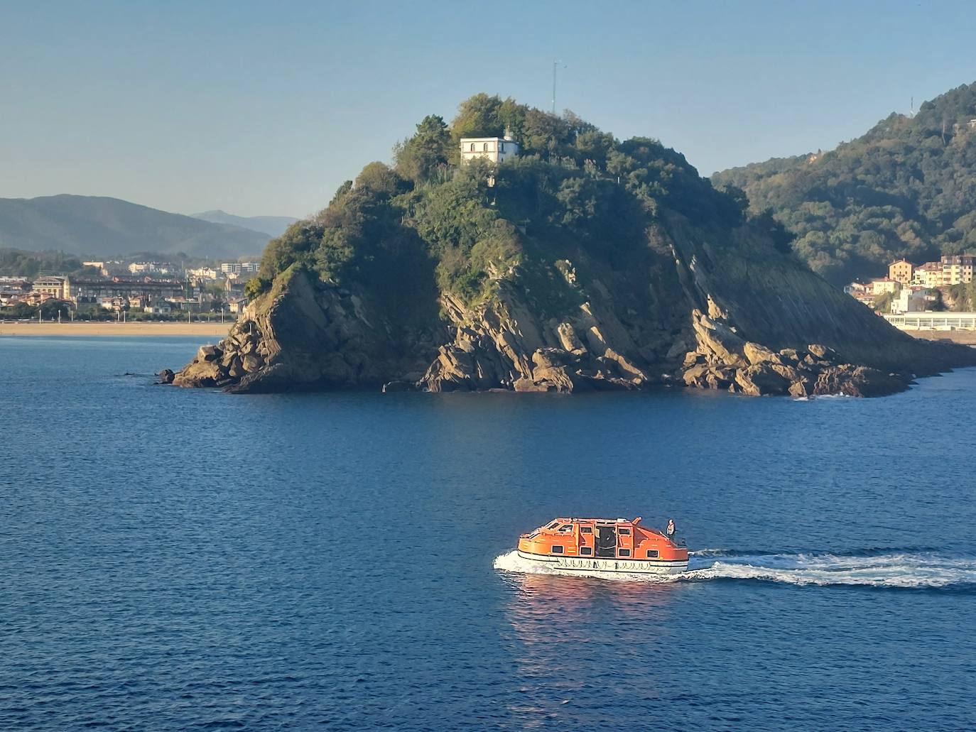 Un crucero en la bahía donostiarra