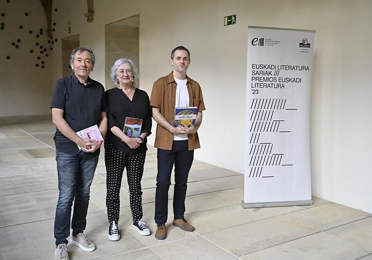 Patxi Zubizarreta, Arantxa Urretabizkaia y Joseba Larratxe.