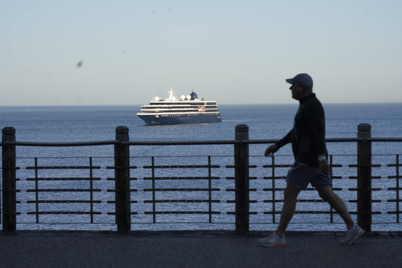 Un crucero en la bahía donostiarra