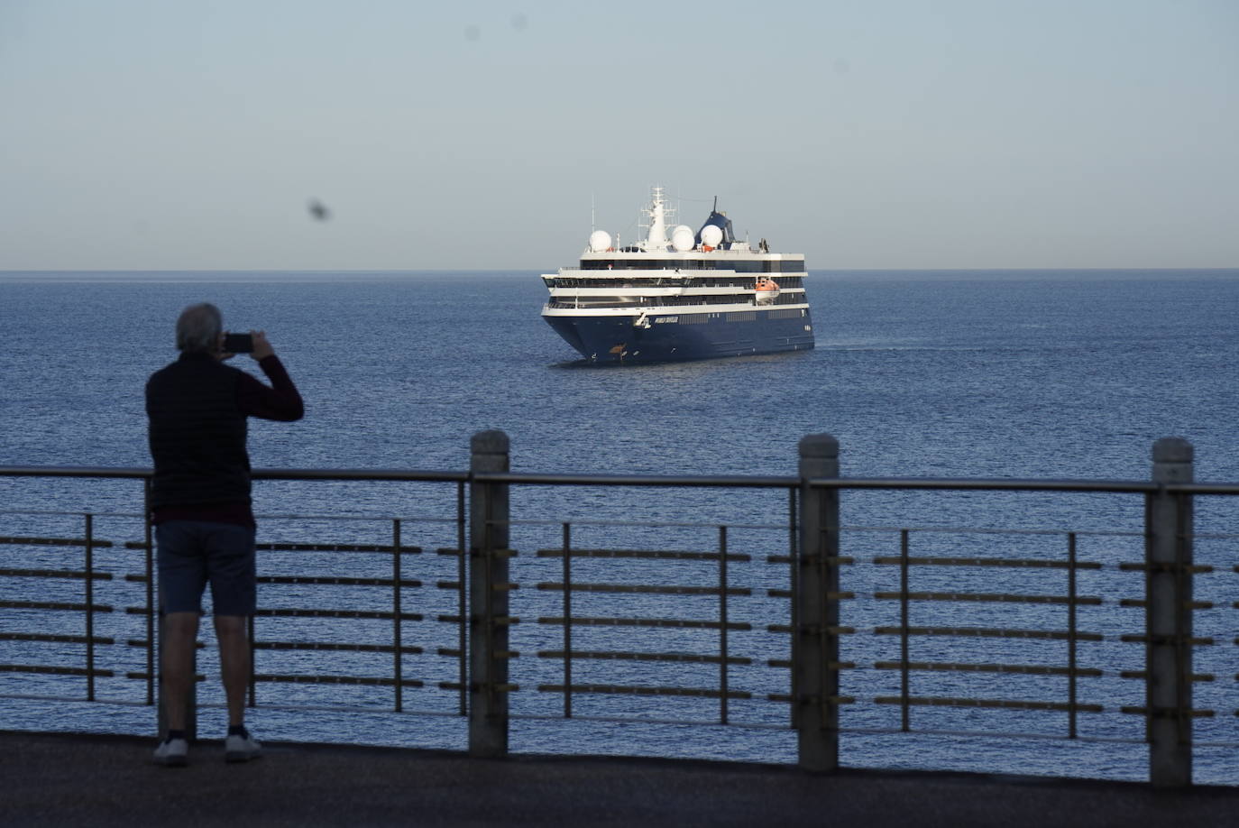 Un crucero en la bahía donostiarra
