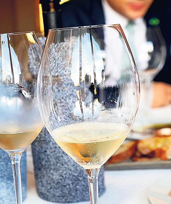Imagen secundaria 2 - Cata de champagnes: ¡Brindemos con champán!