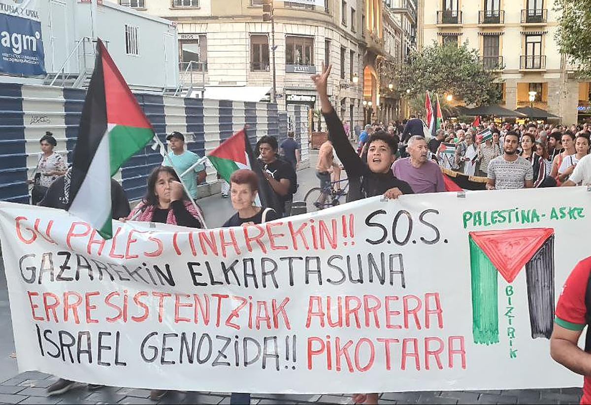 Manifestación de apoyo al pueblo palestino, ayer en San Sebastián.