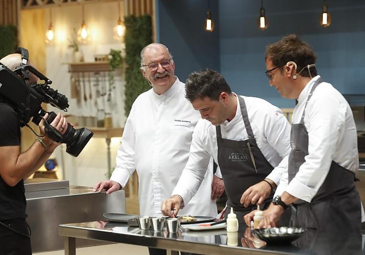 Pedro Subijana (i), durante su participación este martes en el congreso San Sebastián Gastronomika.