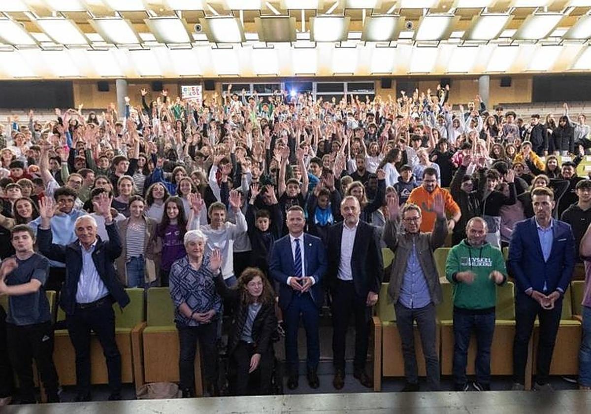 Medio millar de participantes se reunieron en el teatro Leidor de Tolosa en la gala final de la segunda edición de Gure Eskola.