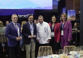 Joan Roca, con Valentín González, Lope Alonso, Dimple Melwani y Kristen Martín.