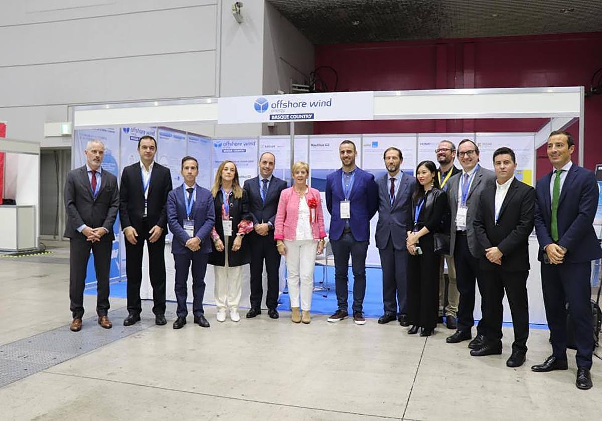 Representantes de las pymes de Gipuzkoa y el Gobierno Vasco, en las ferias de renovables.