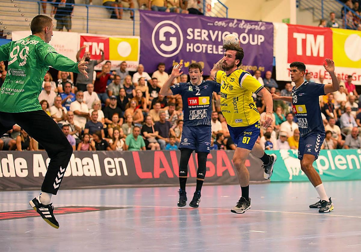 Tito Díaz marcó cinco goles contra el Benidorm.