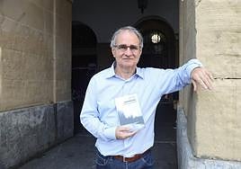 Iñaki Irazu idazlea, asteazken honetan Donostian egindako agerraldian.