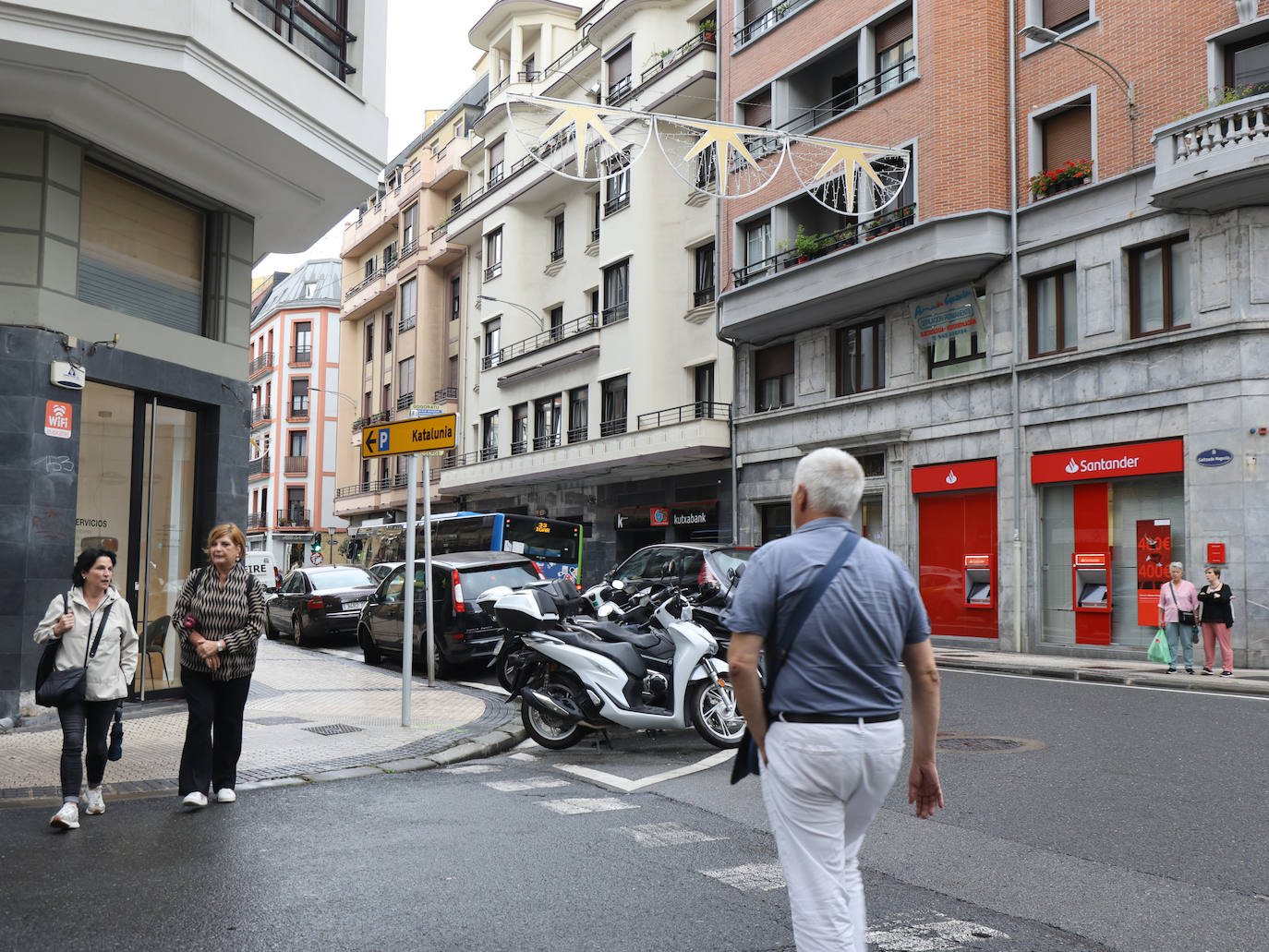 Donostia empieza a decorar de Navidad la ciudad