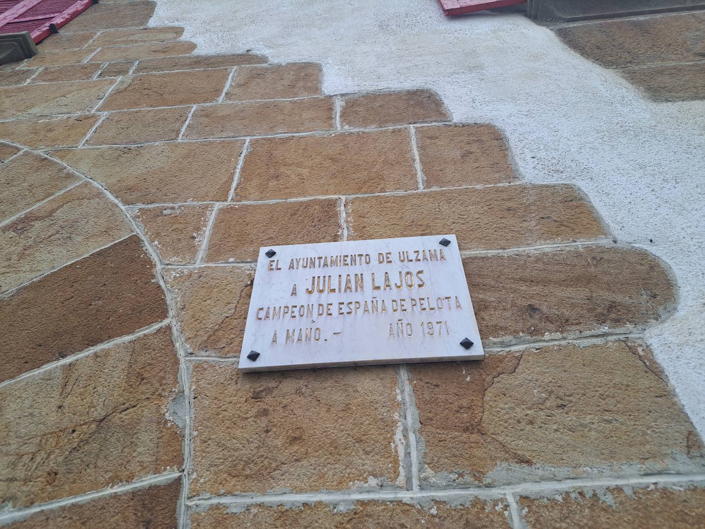 Arraldegaña, una cima oculta por robles centenarios en Navarra