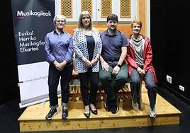 Agurtzane Garay, Miren Iñarga, Jagoba Astiazaran y María José Telleria posan en la sala de órgano de Musikene.