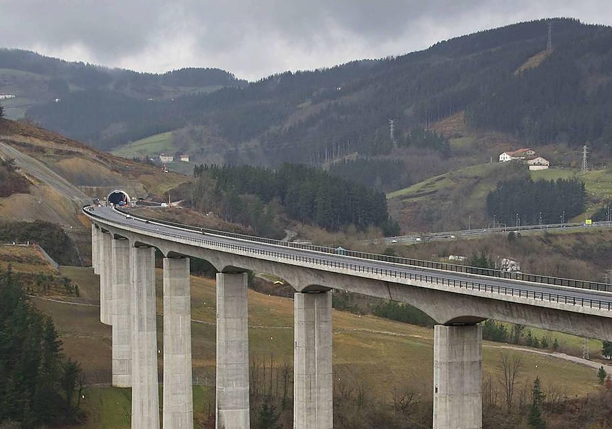 Viaducto del TAV en Bergara.