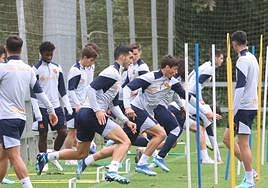Merino y Le Normand esprintan ante Cho, Aihen y Turrientes, entre otros, en el último entrenamiento en Zubieta.