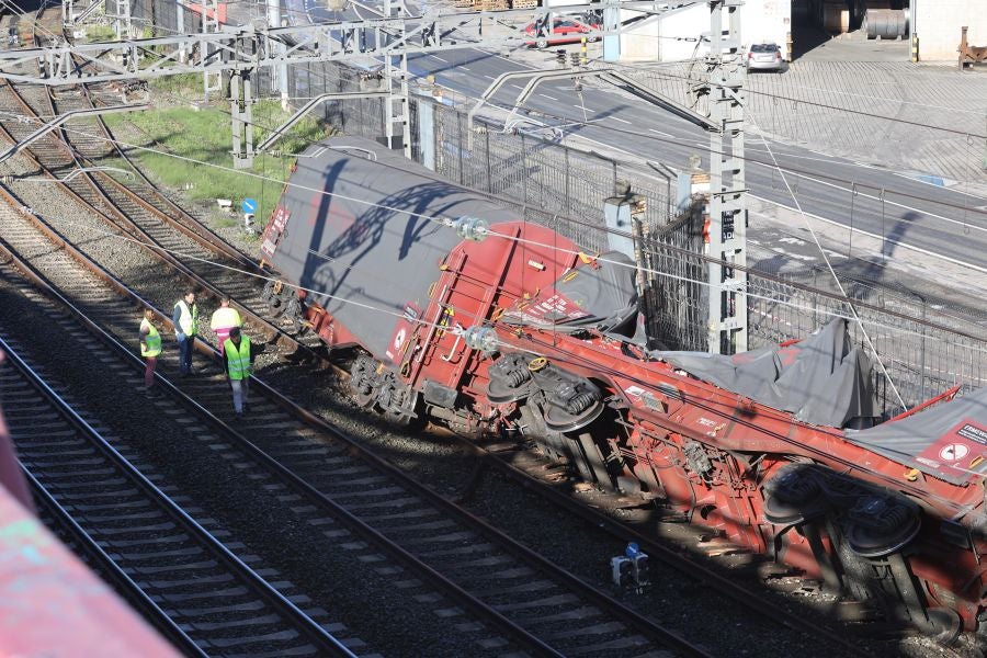 Un tren de mercancías descarrila en Pasaia
