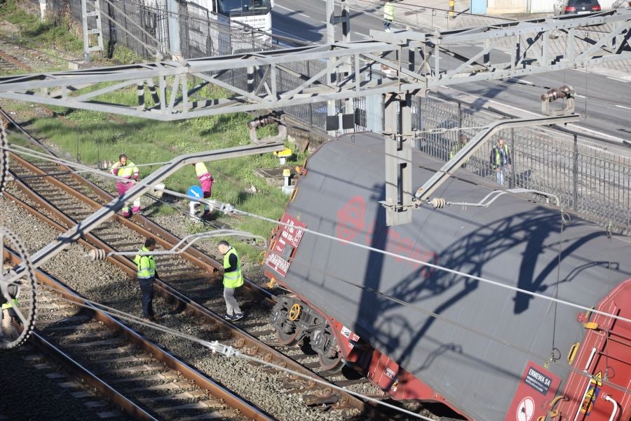 Un tren de mercancías descarrila en Pasaia