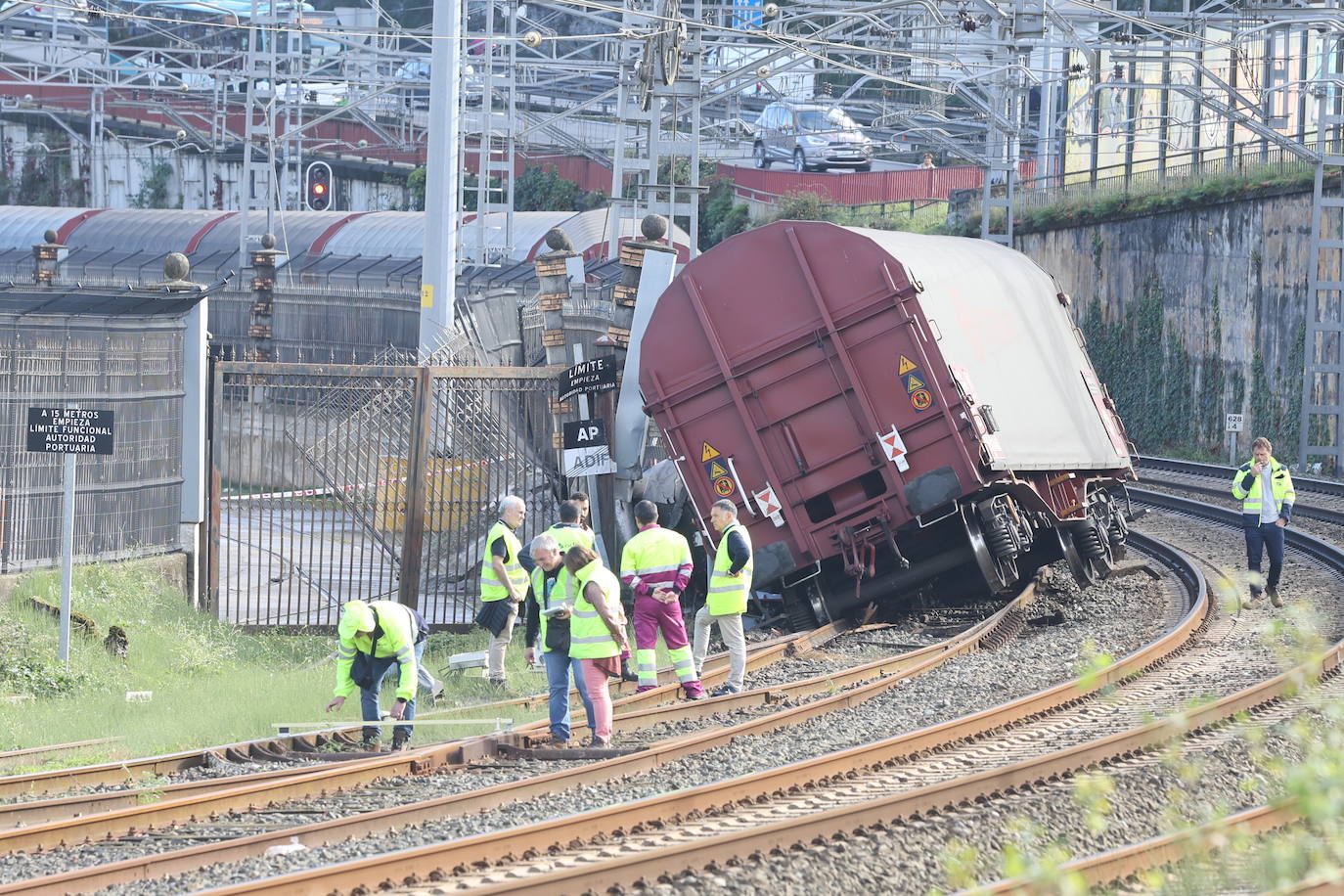 Un tren de mercancías descarrila en Pasaia
