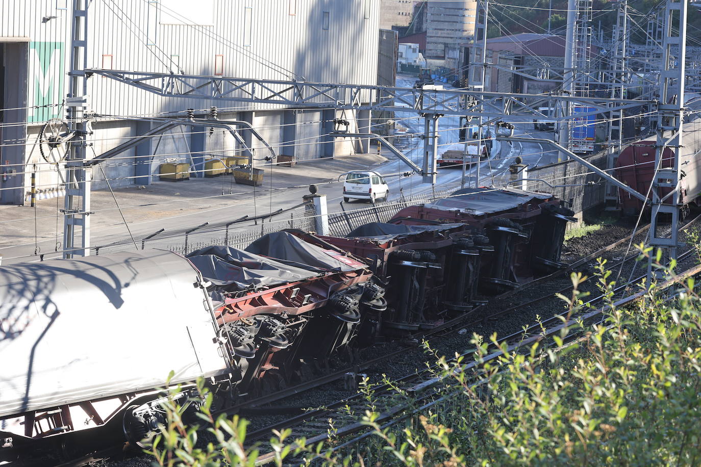 Un tren de mercancías descarrila en Pasaia